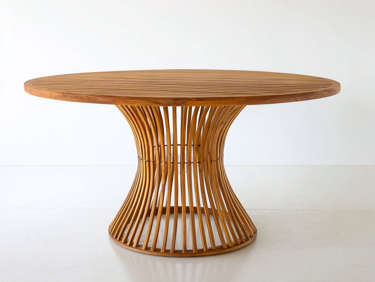 Runder Gartentisch aus Holz 130 x 130 x 75 cm - Honigbraun - Lamellentischplatte mit geschwungenem Säulengestell